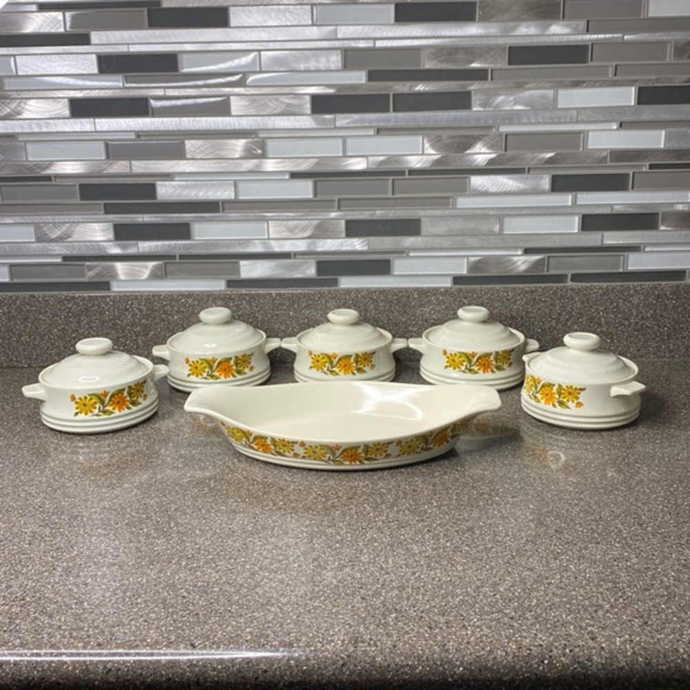 Vintage 1970s Bake Serve 'N Store Stoneware Capri Covered Bowls Dishes‎